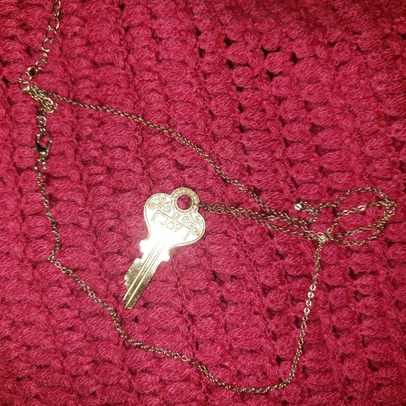 key to joy gold necklace 😃 - Picture 2 of 2
